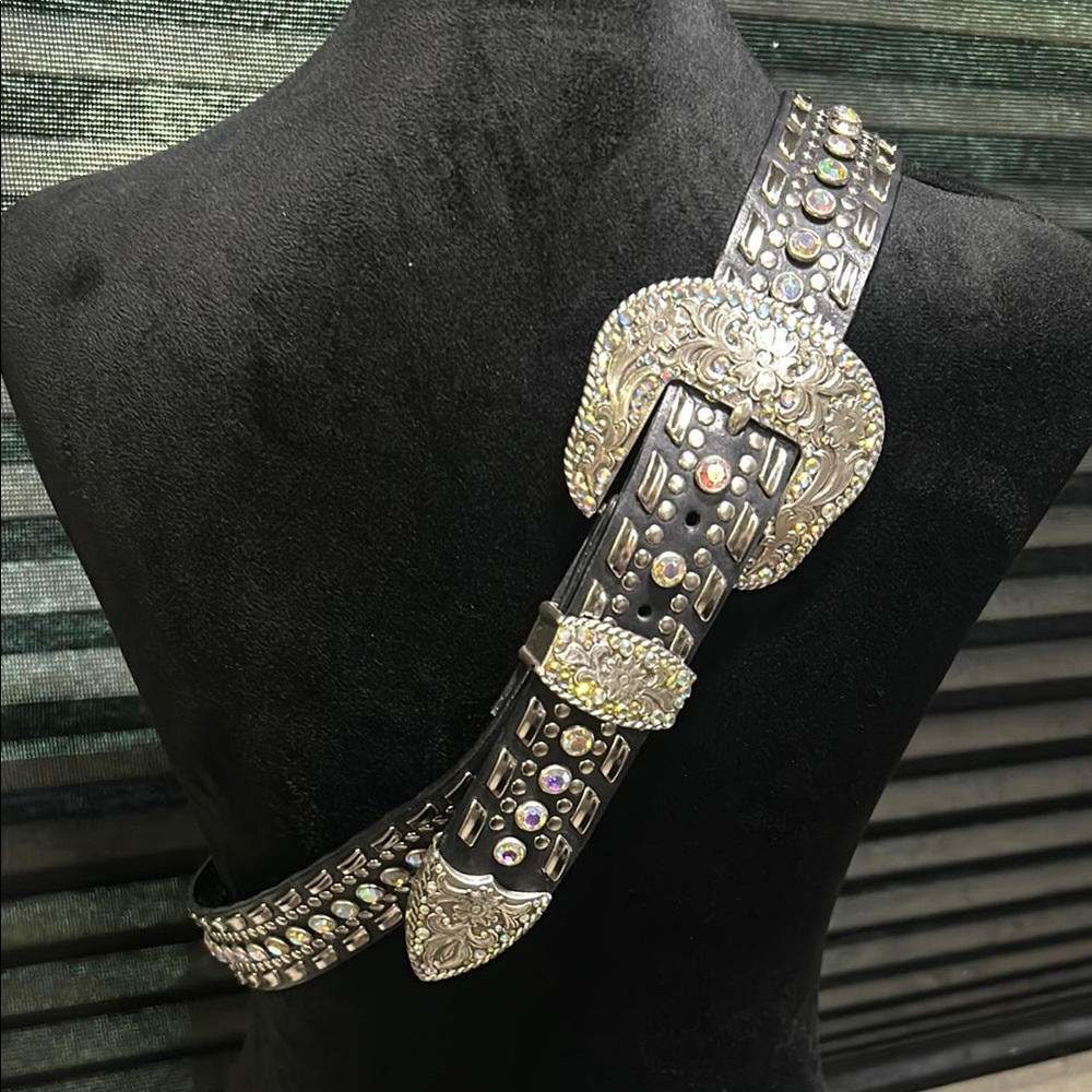 Nocona Women’s Black Leather Rhinestone Floral Design Buckle N3432301 Size XL
